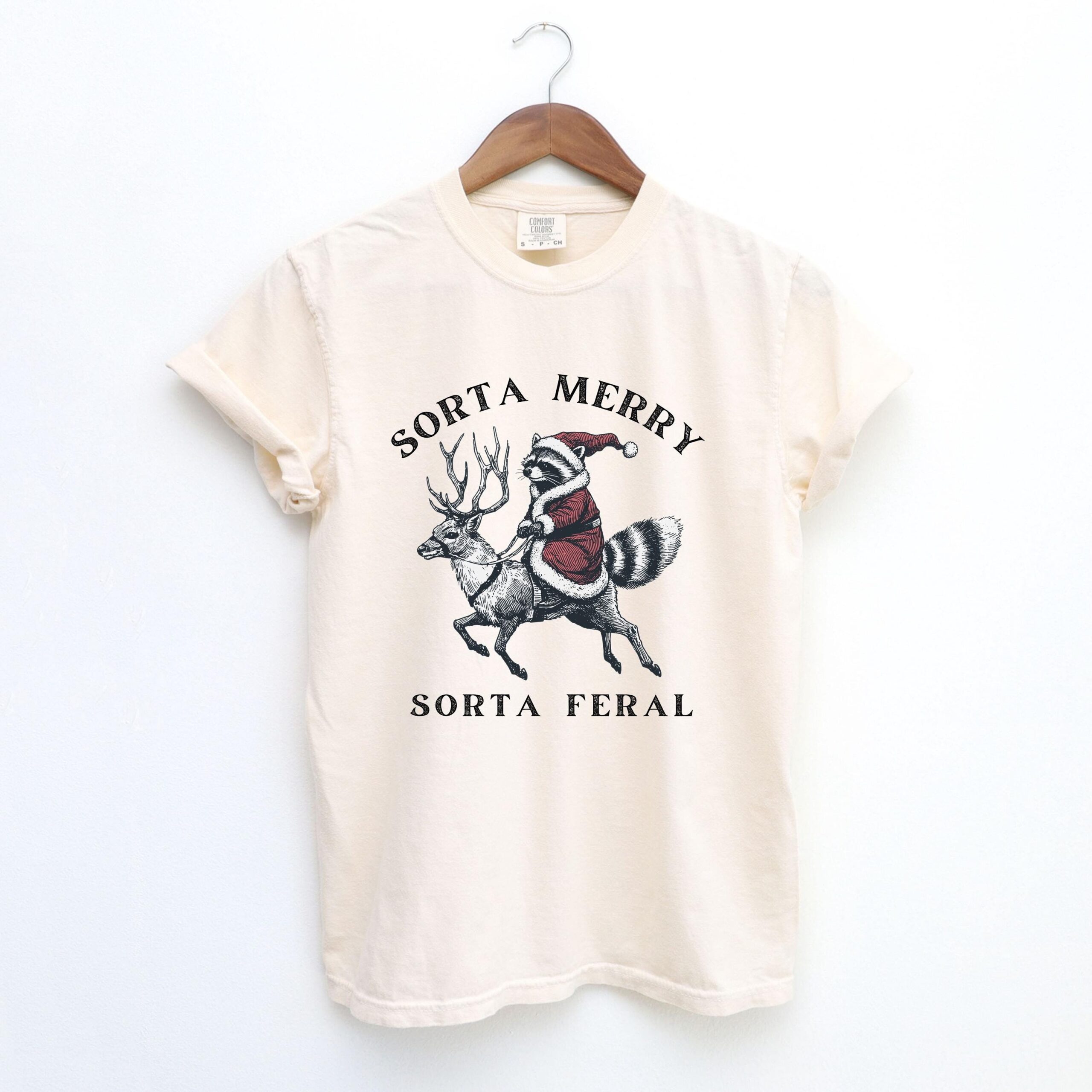 Vintage T Shirt Funny Raccoon Santa Christmas Crewneck with Meme Design Sorta Feral Animal Graphic Tee for Holiday Wear 1 vintage t shirt funny raccoon santa christmas crewneck with meme design sorta feral animal graphic tee for holiday wear ujaxp scaled