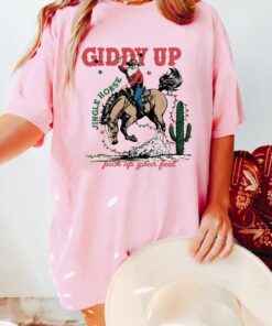 vintage t shirt giddy up jingle horse cowboy santa graphic tee for christmas holiday rodeo fans and western lovers 25aiu