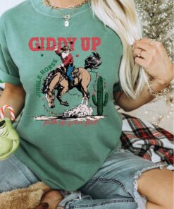 vintage t shirt giddy up jingle horse cowboy santa graphic tee for christmas holiday rodeo fans and western lovers mnz5v