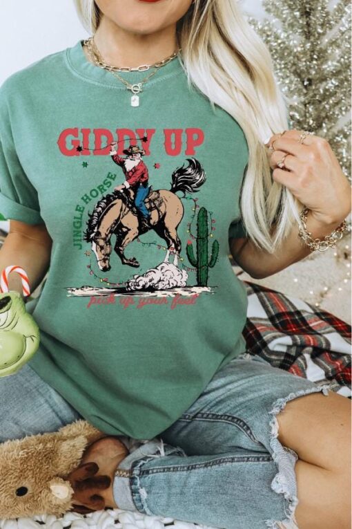 vintage t shirt giddy up jingle horse cowboy santa graphic tee for christmas holiday rodeo fans and western lovers mnz5v