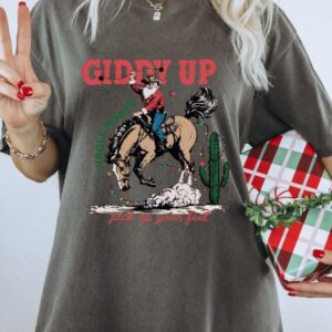 vintage t shirt giddy up jingle horse tee cowboy santa western graphic unisex for christmas holiday rodeo fans kswiw