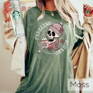 vintage t shirt groovy freezin season funny skeleton design for winter coffee lovers and xmas holiday celebrations i1sij