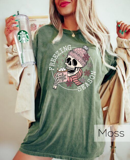 vintage t shirt groovy freezin season funny skeleton design for winter coffee lovers and xmas holiday celebrations i1sij