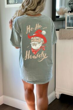 Vintage T Shirt Ho Ho Howdy Santa Cowboy Graphic Tee Retro Western Christmas Design Comfortable Colors T-Shirt for Holiday Fun