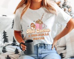 vintage t shirt hot cocoa and christmas movies design retro style for women funny christmas shirts for holiday season xy4ru