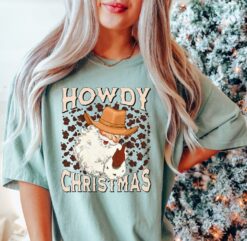 Vintage T Shirt Howdy Christmas Tee for Cowgirls featuring Retro Santa Design in Comfort Colors for a Southern Country Style