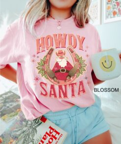 vintage t shirt howdy santa western christmas tee cowboy santa oversized retro holiday shirt in comfort colors for festive style rjzy7