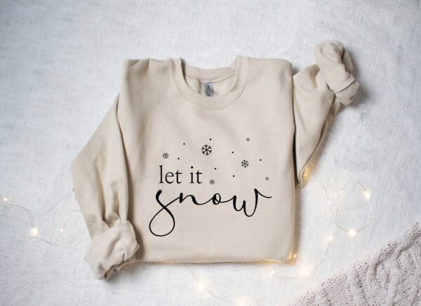 vintage t shirt let it snow design winter sweatshirt for women featuring a fun holiday theme ideal for winter lovers and christmas celebrations mhhkx scaled