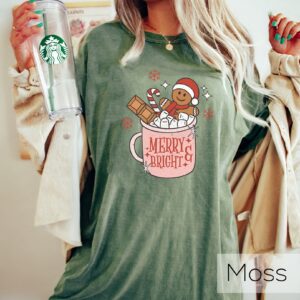 vintage t shirt merry and bright crewneck with funny christmas design gingerbread sweater for holiday celebrations hq6m2