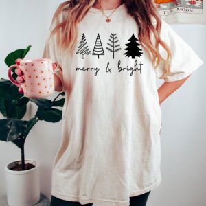 vintage t shirt merry and bright design with cute christmas tree for family gatherings and retro holiday celebrations 3vyxi scaled