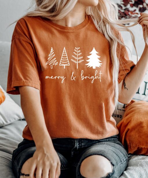 vintage t shirt merry and bright design with cute christmas tree for family gatherings and retro holiday celebrations fu2z6 scaled