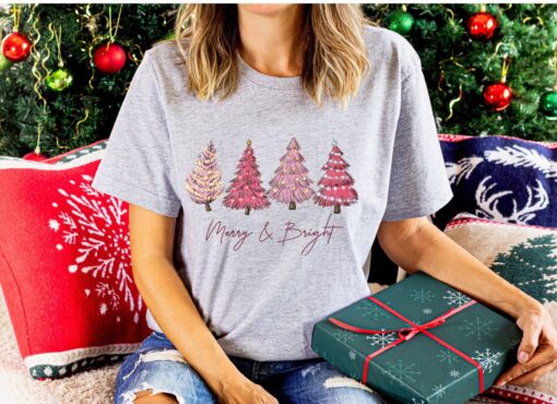 vintage t shirt merry and bright womens christmas tee in pink with holiday design for festive occasions kgwwz