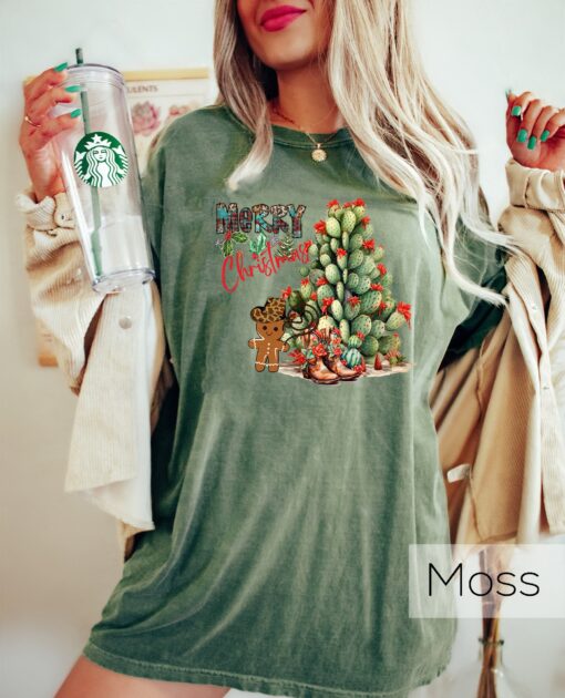 vintage t shirt merry christmas cactus crewneck funny cowboy design southern style tee for holiday celebrations and festive gatherings 2tamb