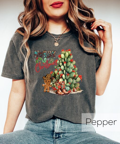 vintage t shirt merry christmas cactus crewneck funny cowboy design southern style tee for holiday celebrations and festive gatherings uumtf