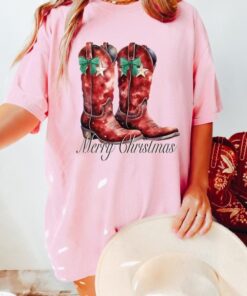 vintage t shirt merry christmas cowgirl boot graphic tee western style holiday shirt for ranch lovers hhuif