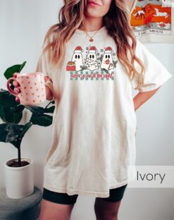 vintage t shirt merry christmas ghost design funny xmas graphic tee for holiday celebrations and festive gatherings quutb