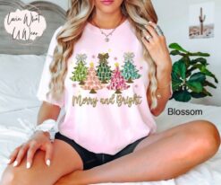 Vintage T Shirt Merry Christmas Tree Design Faux Glitter Oversized Comfort Colors Tee with Trendy Bow for Holiday Celebrations