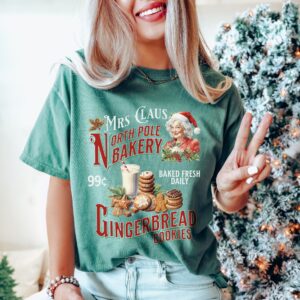 vintage t shirt mrs claus gingerbread bakery design for christmas cookies baking retro north pole theme efucs