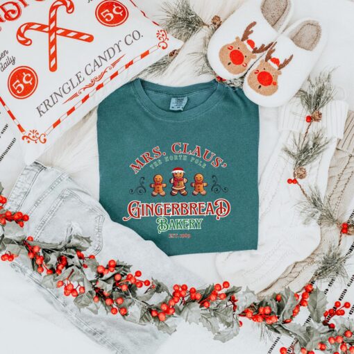 vintage t shirt mrs claus gingerbread bakery tee funny christmas baking crew design for holiday and winter celebrations 6awwx scaled