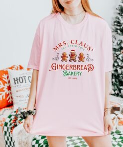 vintage t shirt mrs claus gingerbread bakery tee funny christmas baking crew design for holiday and winter celebrations a6i9a scaled