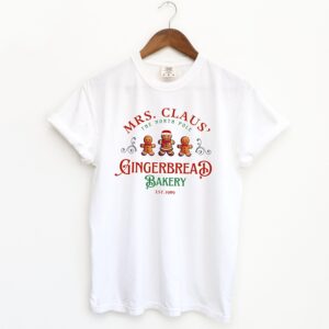 vintage t shirt mrs claus gingerbread bakery tee funny christmas baking crew design for holiday and winter celebrations bjuge