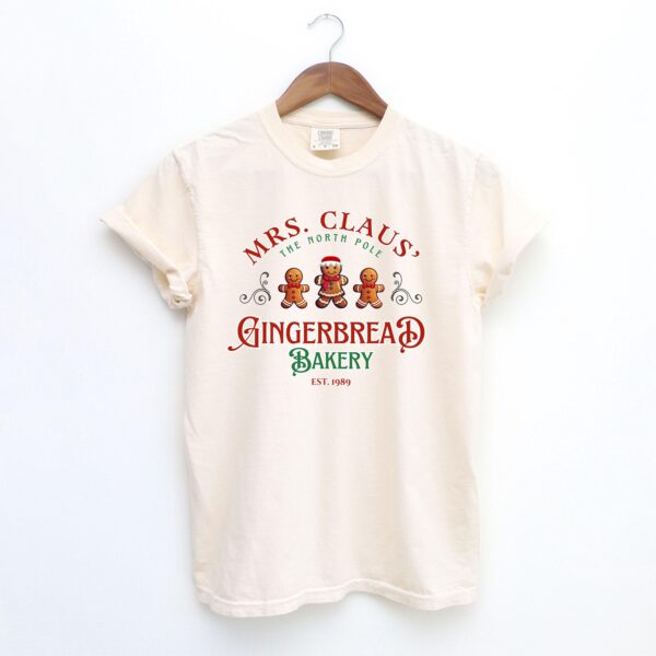 vintage t shirt mrs claus gingerbread bakery tee funny christmas baking crew design for holiday and winter celebrations ivvx4 scaled