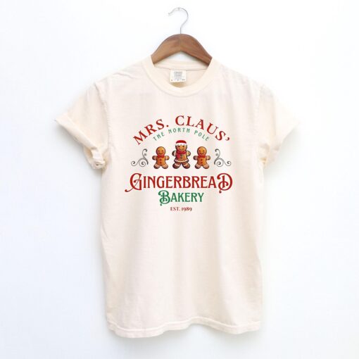 vintage t shirt mrs claus gingerbread bakery tee funny christmas baking crew design for holiday and winter celebrations ivvx4 scaled