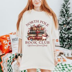 Vintage T Shirt North Pole Book Club Christmas T-Shirt Bookish Design for Winter Reading Lovers and Holiday Enthusiasts