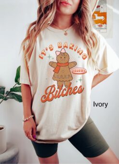 vintage t shirt retro christmas baking shirt for baking season with gingerbread cookie design ideal for christmas baking crew s4hxy
