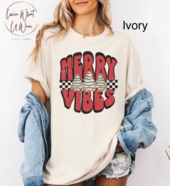 vintage t shirt retro christmas design oversized checkered tee with merry vibes and cute christmas cakes for holiday celebrations 2yrqm