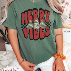 vintage t shirt retro christmas design oversized checkered tee with merry vibes and cute christmas cakes for holiday celebrations fxsgw