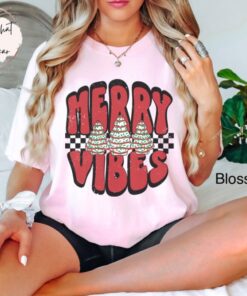 vintage t shirt retro christmas design oversized checkered tee with merry vibes and cute christmas cakes for holiday celebrations hdp3b