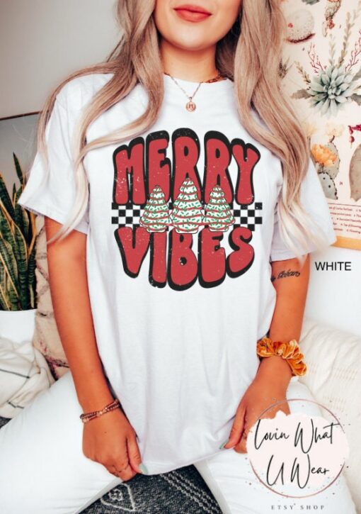 vintage t shirt retro christmas design oversized checkered tee with merry vibes and cute christmas cakes for holiday celebrations pokzh