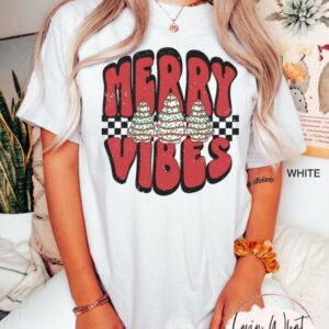 vintage t shirt retro christmas design oversized checkered tee with merry vibes and cute holiday cakes for festive celebrations l2yy4