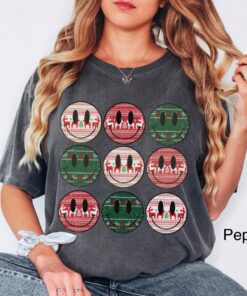 vintage t shirt retro christmas smile face design oversized tee with reindeer for holiday winter wear 2wtjn