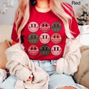 vintage t shirt retro christmas smile face design oversized tee with reindeer for holiday winter wear b6wdq