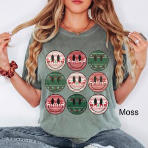 vintage t shirt retro christmas smile face design oversized tee with reindeer for holiday winter wear dkwtz