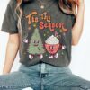 vintage t shirt retro christmas tree design comfort colors oversized tee for holiday celebrations and festive gatherings bhn2r
