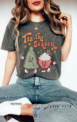 Vintage T Shirt Retro Christmas Tree Design Comfort Colors Oversized Tee for Holiday Celebrations and Festive Gatherings