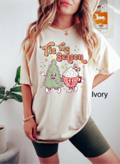 vintage t shirt retro christmas tree design comfort colors oversized tee for holiday celebrations and festive gatherings c7ocj