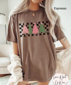 vintage t shirt retro christmas tree design oversized boho pink tee for winter holidays and festive gatherings gvuuf