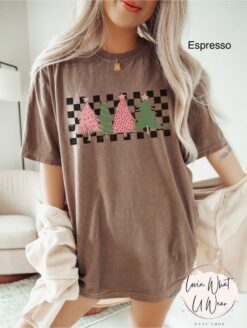 vintage t shirt retro christmas tree design oversized boho pink tee for winter holidays and festive gatherings gvuuf