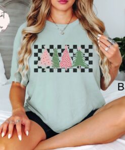 vintage t shirt retro christmas tree design oversized boho pink tee for winter holidays and festive gatherings l5fjl