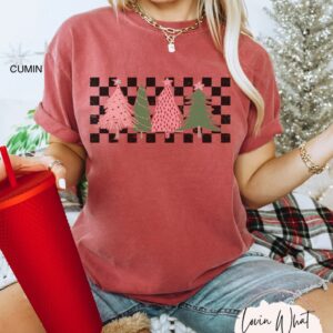 vintage t shirt retro christmas tree design oversized boho pink tee for winter holidays and festive gatherings uevjw