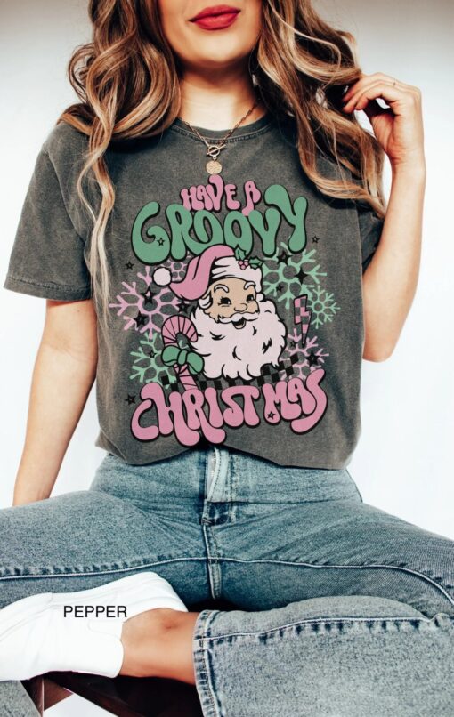 vintage t shirt retro santa graphic tee for women in pink with hippie design for a fun christmas celebration czrkw