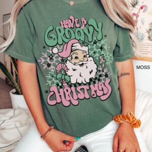 vintage t shirt retro santa graphic tee for women in pink with hippie design for a fun christmas celebration ewkhb