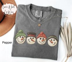Vintage T Shirt Retro Snowman Design Comfort Colors Christmas Shirt Oversized Winter Top Funny Holiday Tee for Seasonal Wear