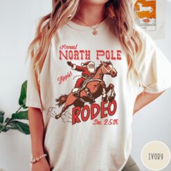Vintage T Shirt Retro Western Christmas Shirt North Pole Rodeo Design Comfort Colors for Women Trendy Santa Holiday Apparel