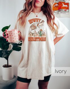 Vintage T Shirt Retro Western Howdy Christmas Crewneck Shirt for Cowboys and Cowgirls with Unique Holiday Design