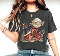 Vintage T Shirt Santa Cow Christmas Shirt Comfort Colors Funny Holiday Design for Cow Lovers Farm Theme Apparel
